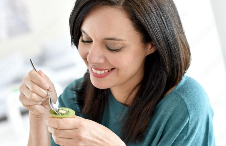 Kiwi S Secrets What Happens When You Eat Kiwi Every Day Myhealthopedia Kiwi S Secrets What Happens When You Eat Kiwi Every Day Myhealthopedia