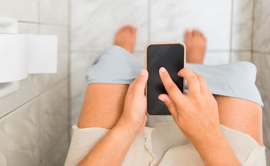 Using Mobile Phone in the Toilet Cause Piles